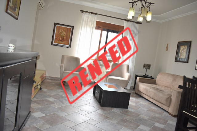 Apartament 1+1 me qira ne Bulevardin Bajram Curri, ne Tirane.
Ndodhet ne katin e 10te te nje pallat